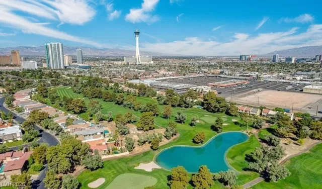 MLS: 2749543 Condo For Sale