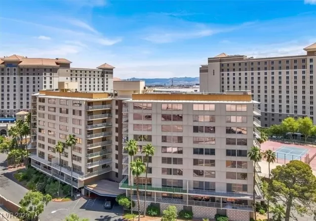 MLS: 2749704 Condo For Sale