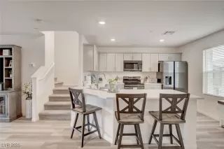 Photo #2: 2749721 Listing 