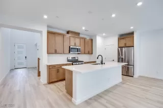 Photo #3: 2749743 Listing