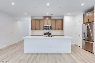 Photo #4: 2749743 Listing