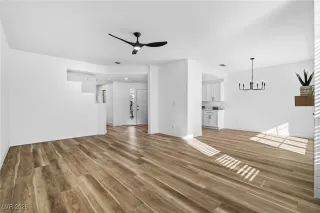 Photo #5: 2749759 Listing