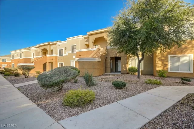 MLS: 2749761 Condo For Sale