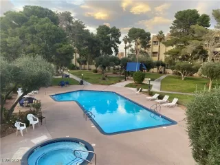 Photo #2: 2749821 Listing