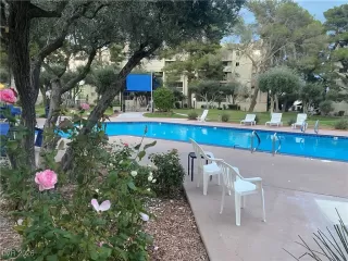 Photo #3: 2749821 Listing