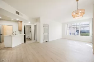 Photo #5: 2749876 Listing