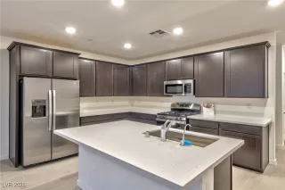 Photo #6: 2749891 Listing