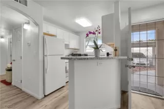 Photo #6: 2749901 Listing