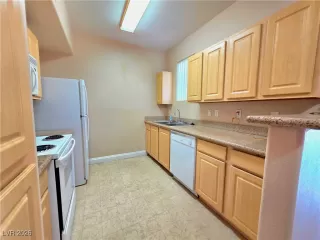 Photo #6: 2749921 Listing