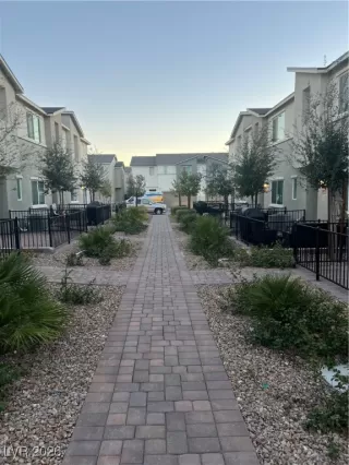 Photo #1: 2749942 Listing