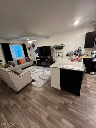 Photo #3: 2749942 Listing