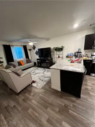 Photo #4: 2749942 Listing