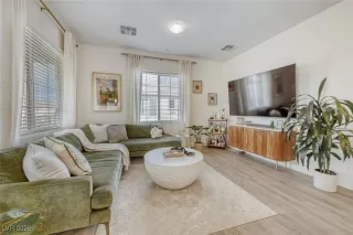 Photo #2: 2749955 Listing