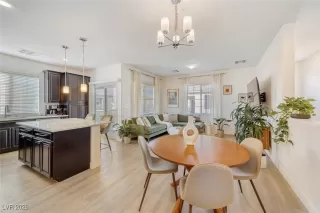 Photo #4: 2749955 Listing