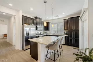 Photo #5: 2749955 Listing