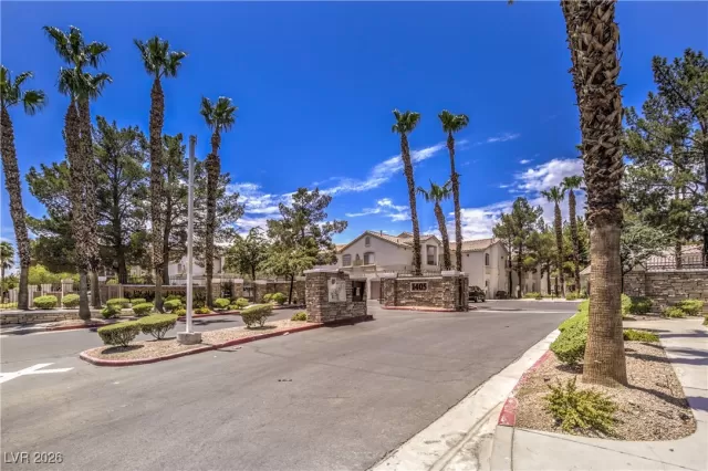 MLS: 2750013 Condo For Sale