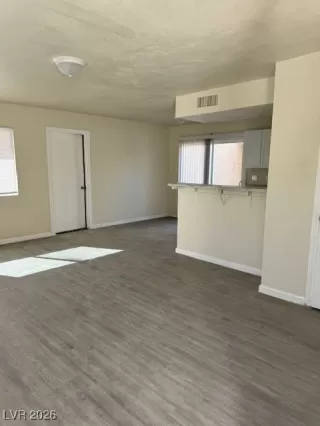 Photo #3: 2750031 Listing