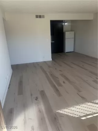 Photo #3: 2750061 Listing