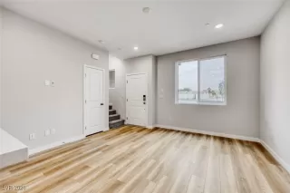 Photo #2: 2750082 Listing 