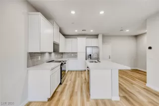 Photo #4: 2750082 Listing 