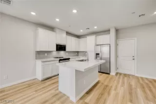 Photo #5: 2750082 Listing 