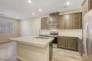 Photo #2: 2750138 Listing