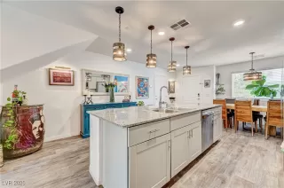 Photo #4: 2750215 Listing