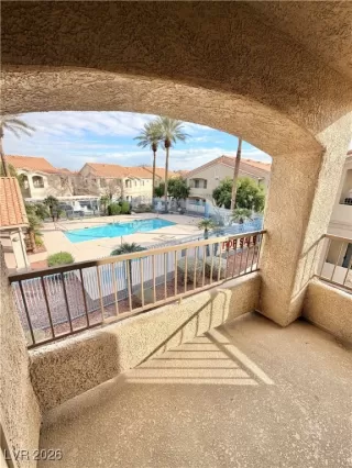 Photo #3: 2750286 Listing