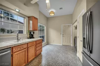 Photo #5: 2750366 Listing