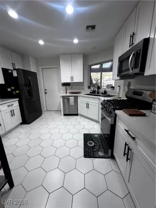 Photo #2: 2750390 Listing 