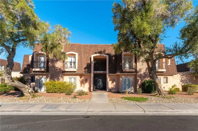 MLS: 2750471 Condo For Sale