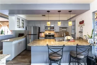 Photo #5: 2750471 Listing 