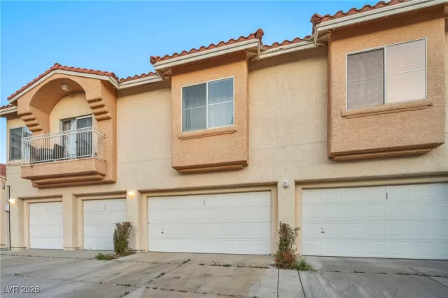 MLS: 2750682 Condo For Sale