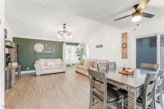 Photo #4: 2750698 Listing