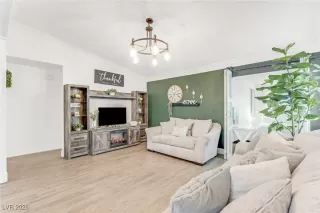 Photo #6: 2750698 Listing