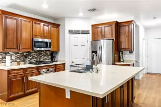 Photo #4: 2750785 Listing