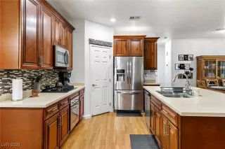 Photo #6: 2750785 Listing