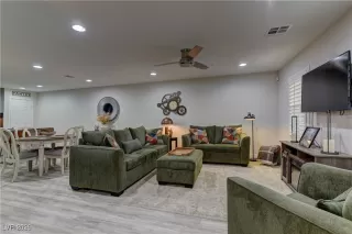 Photo #4: 2750788 Listing