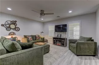 Photo #5: 2750788 Listing