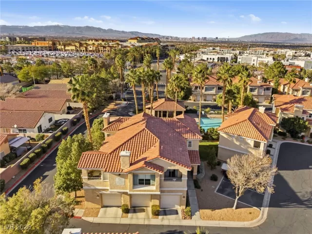 MLS: 2750812 Condo For Sale