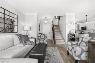 Photo #4: 2750812 Listing