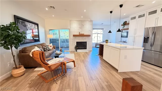 MLS: 2750846 Condo For Sale