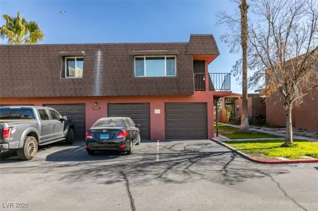 MLS: 2750912 Condo For Sale