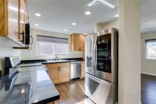 Photo #6: 2750912 Listing