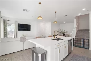 Photo #4: 2750948 Listing 