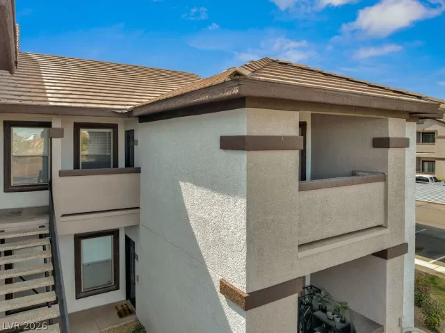 MLS: 2750968 Condo For Sale