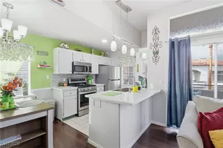 Photo #3: 2750981 Listing 