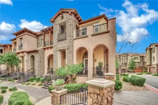 Photo #1: 2751068 Listing