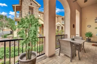 Photo #5: 2751068 Listing