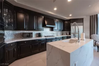 Photo #5: 2751079 Listing